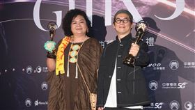 巴奈（左）今晚在金曲獎脫口談政治。（圖／記者鄭孟晃攝影）