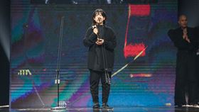 ▲草東沒有派對的經紀人上台領獎。（圖／台視提供）