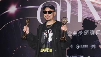 熱狗麥克風失聲雪恥成功　勇奪金曲歌王