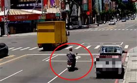 車禍,石晉華,藝術家,機車,自摔,碰撞,高雄