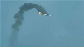 中國發射火箭冒黑煙　殘骸爆炸起火墜落，圖翻攝自微博