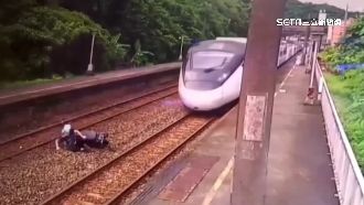 抄捷徑落軌遭火車撞　騎士涉公共危險罪