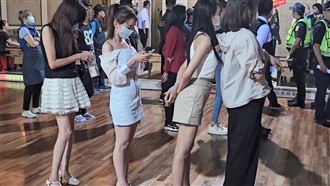 警方稽查舞廳、KTV　美腿森林超壯觀