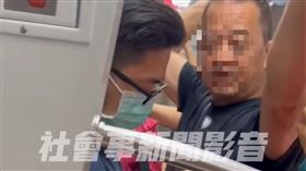 黑衣壯男表情威嚇，不斷對女子言語暴力，場面相當緊張。（圖／翻攝畫面）