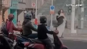 新人「斑馬線拍婚紗」　恐擾交通罰500元