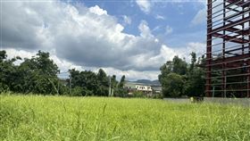 新北市府2022年起開始推動大柑園都市計畫，範圍涵蓋了土城、三峽以及鶯歌，未來將以複合式工業城為概念，打造新北最大的工業園區。有當地農民控訴，自家代代相傳的農地，被財團以「買畸零地」、「變價分割」方式賤價拍賣，目前已有多筆訴訟再進行中，希望法院能主持公道，不要讓財團欺壓農民。