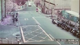 阿伯好心三貼載人搭便車，卻意外釀死傷。（圖／翻攝畫面）