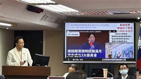 立委邱鎮軍表示健康台灣推動委員會設在總統府，凌駕在行政院之上，質疑這種作法「感覺衛福部長只是傀儡」。（圖／記者簡浩正攝影）