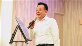 金門縣議長洪允典遭爆料公器私用、招待所違建等事。（郭台銘辦公室提供）