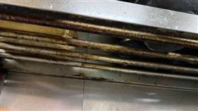 ▲台北市衛生局派員前往燒肉店稽查，揪出2項缺失。（圖／北市衛生局提供）