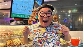 蜆仔走出陰霾打造「蜆仔哥懂吃懂吃」單元，直播吃爆（圖／大聲公工作室提供）