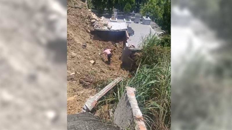 春秋墓園土石坍30座墳遭埋　急開挖找先人