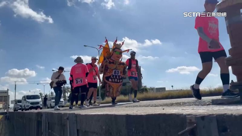 九天盃「揹三太子環台」　11歲小弟參賽