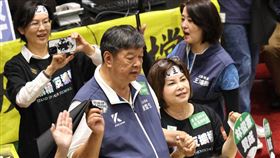 ▲0528立法院議場陳雪生(中)賴惠員(右)（圖／記者楊澍攝影）