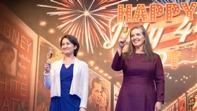 副總統蕭美琴今（2）日晚間出席「美國獨立紀念日酒會」，與即將卸任的美國在台協會台北辦事處處長孫曉雅同台。（圖／總統府提供)