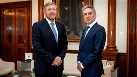 荷蘭情報與安全總局局長史庫夫（右）接任總理。（圖／路透社／達志影像）