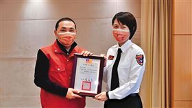 消防局長祕書公務車買菜接孩！貪污加班費竟輕懲等升官　尪是侯友宜愛將