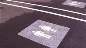 停車場,駕駛,停車,停車位,澳洲,購物中心,長者,老人,拐杖
https://x.com/SausageAnchor/status/1808058074541986034/photo/1