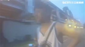 北市周男失戀借酒澆愁，酒後騎車走河濱公園躲警仍遭逮。（圖／翻攝畫面）
