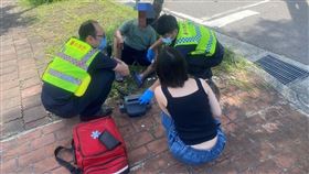 烏日，老翁「熱暈倒地」，正妹畢業生，求職面試，急救援報警(圖／翻攝畫面)