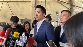 ▲蔣萬安出席「內科∞南軟」雙園巴士通車典禮前受訪（圖／記者許皓婷攝影）