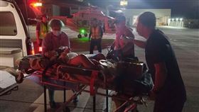 9歲男童疑似中風，緊急申請醫療直升機凌晨1時許連夜升空，送往本島搶命。（圖／翻攝畫面）