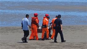 找到了！車卡沙灘人被沖走⋯尋獲冰冷屍體