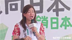 民眾黨立委麥玉珍與行政院副院長鄭麗君出席紅龍果首運記者會