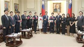 韓國瑜接見日本國會滝波宏文參議員一行。
