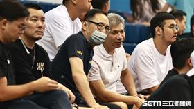 ▲PLG、T1選秀聯合體測會，中信特攻總經理劉志威在場邊觀看。（圖／記者劉彥池攝影）