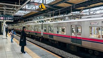 她搭火車遭陌生男性侵驚醒！惡狼正面照曝