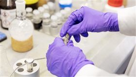 身為公衛好夥伴，GSK倡議全年齡預防接種，發揮群體保護效果 並有效減少抗生素使用。（圖／GSK提供）

