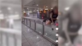 國一女翻圍欄進站　北捷罰50倍票價加1500