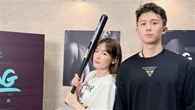 孫安佐（右）上陳沂的成人平台節目。（圖／取自IG）