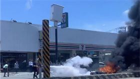 彰化執勤警遭撞飛！警用機車噴火舌全毀