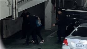 ▲新店碧潭簡姓陸配帶著2個女兒輕生案，獨活的簡女被依殺人罪移送抵北檢複訊。（圖／翻攝畫面）