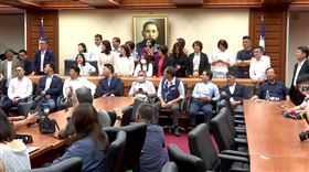 國民黨群賢樓101室開會。