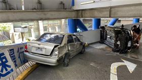 巨城,下坡,翻車,停車塔（圖／翻攝畫面）