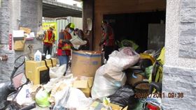 台中興中街惡火，6死，莊姓女房東，紙箱垃圾堆積如山，回收物，囤積，環保局清潔隊，強制清除 (圖／台中市環保局提供)