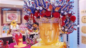 ▲「珠冠」採用日本金珠、水鑽等裝飾。（圖／翻攝自「神明的店」粉絲專頁）