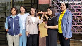 ▲國民黨立委徐巧芯、王鴻薇等人，赴北檢對所有民進黨立委告發涉犯強制、妨害自由、妨害公務。（圖／記者楊佩琪攝）