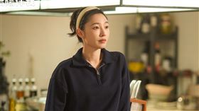 白百何《驕陽伴我》劇中的髮型參考偶像張曼玉。（圖／八大提供）