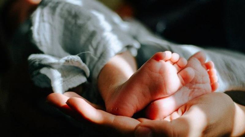 一嬰兒26萬！陸夫妻上網違法「預售胎兒」