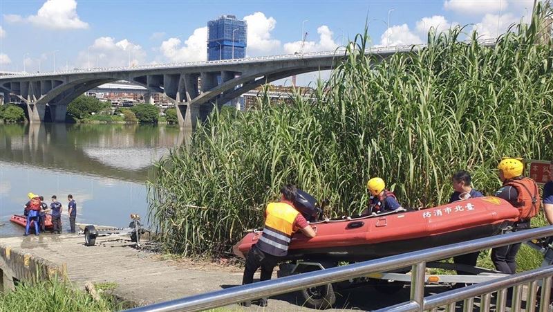 北市光復橋「1女墜橋」 大稻埕碼頭尋獲1遺體查驗身份中 社會 三立新聞網
