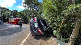 北投車輛翻覆。（圖／翻攝畫面）