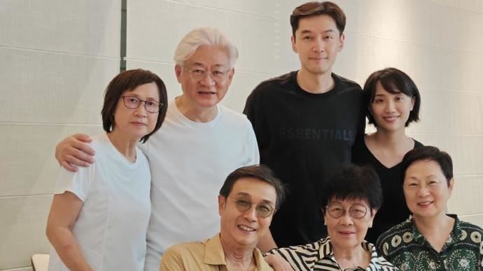 胡歌罕同框妻子！合體照曝光飆熱搜第一