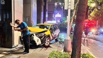 北市小黃失控連撞2單車　駕駛送醫不治