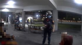 蘆洲酒空深夜於公園酒後互K，場面相當狼狽。（圖／警方提供）