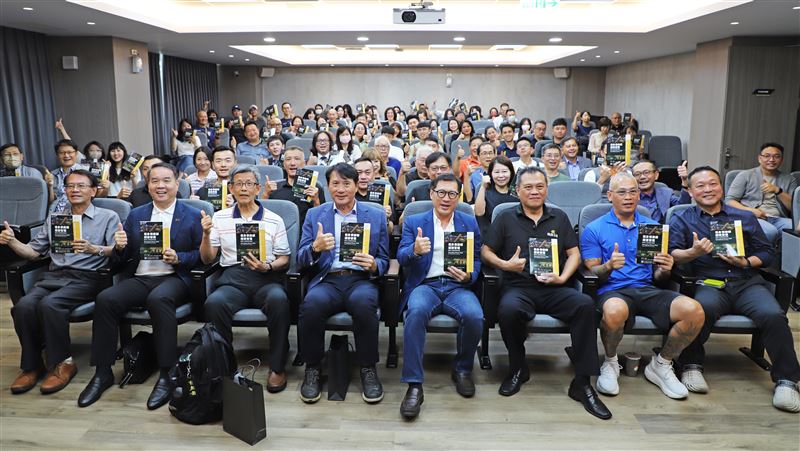 健身工廠推新書 公開勝利方程式