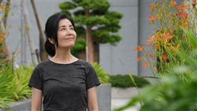 講師靳秀麗曾經知名主播，60歲從電視圈退休，選擇一條與眾不同的路。（圖／大愛提供）